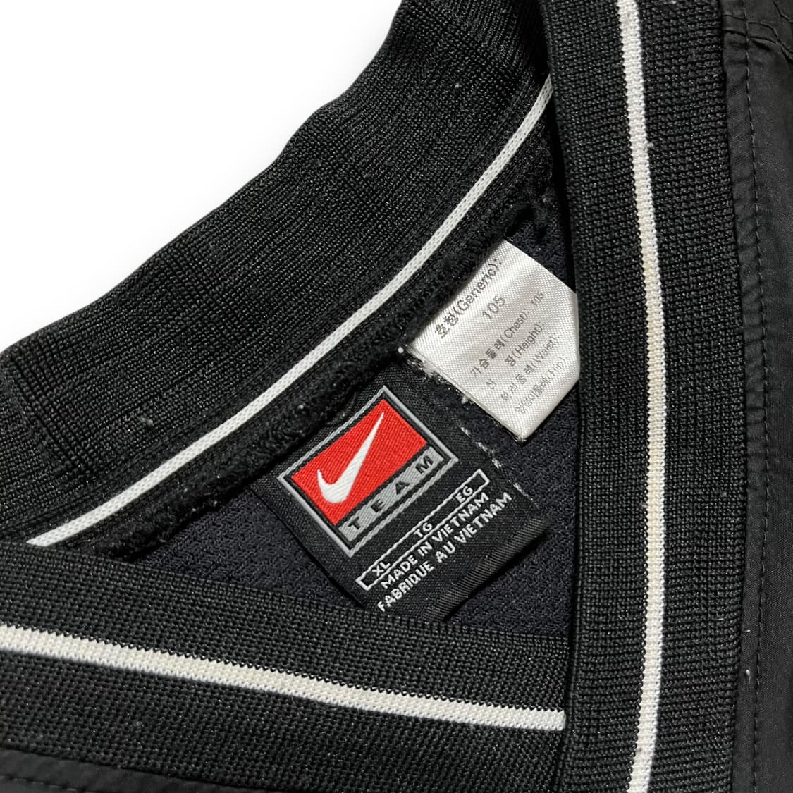 나이키 00s 스우시 로고 올드스쿨 다크 브이넥 웜업 상품이미지4