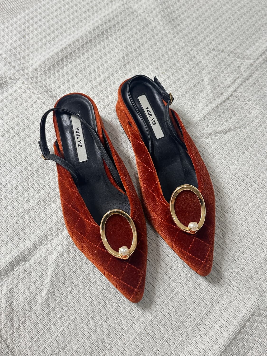 [Yuul yie] 율이에 벨벳 뮬 37사이즈 상품이미지1