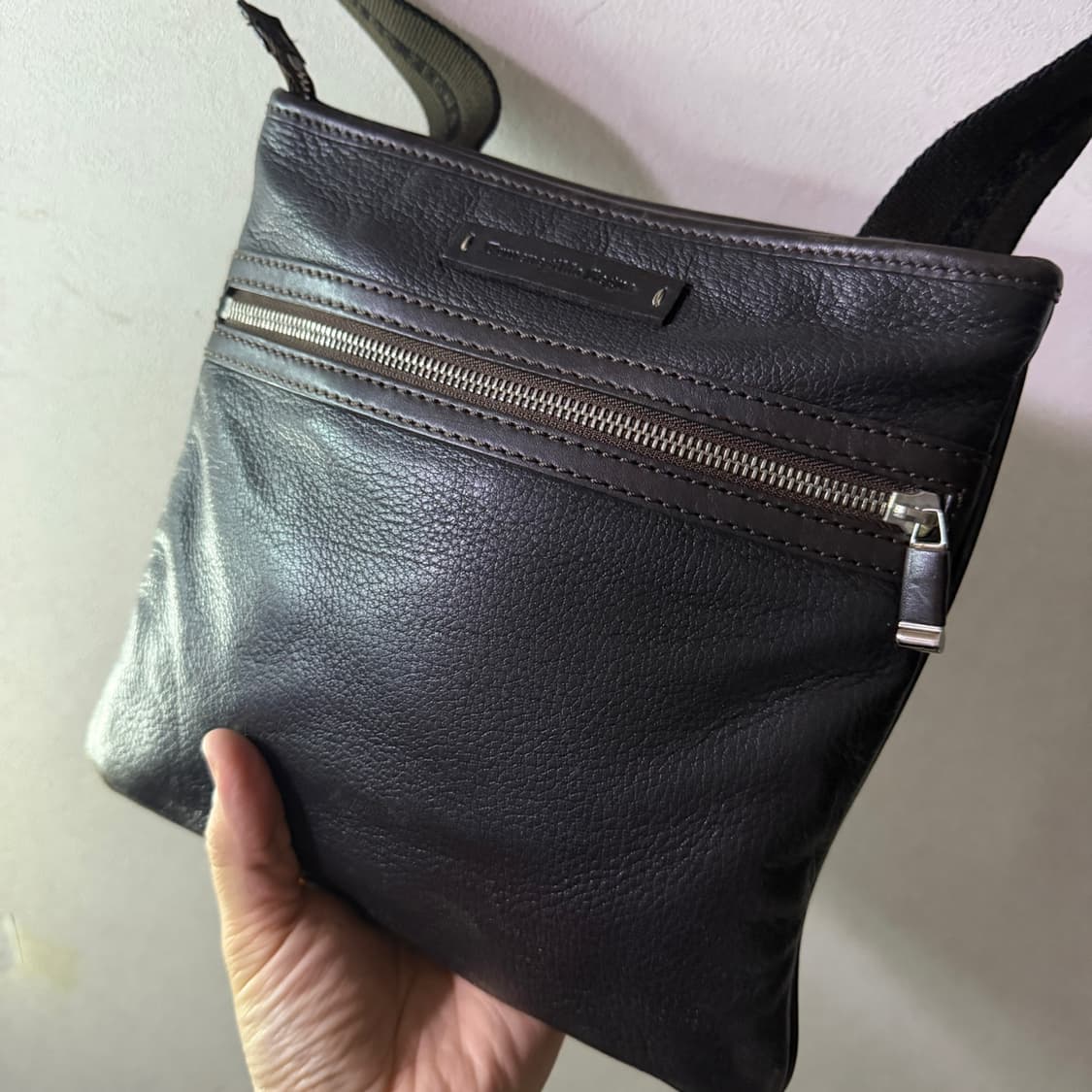 에메네질도 제냐 남성 크로스백 다크브라운 상품이미지1