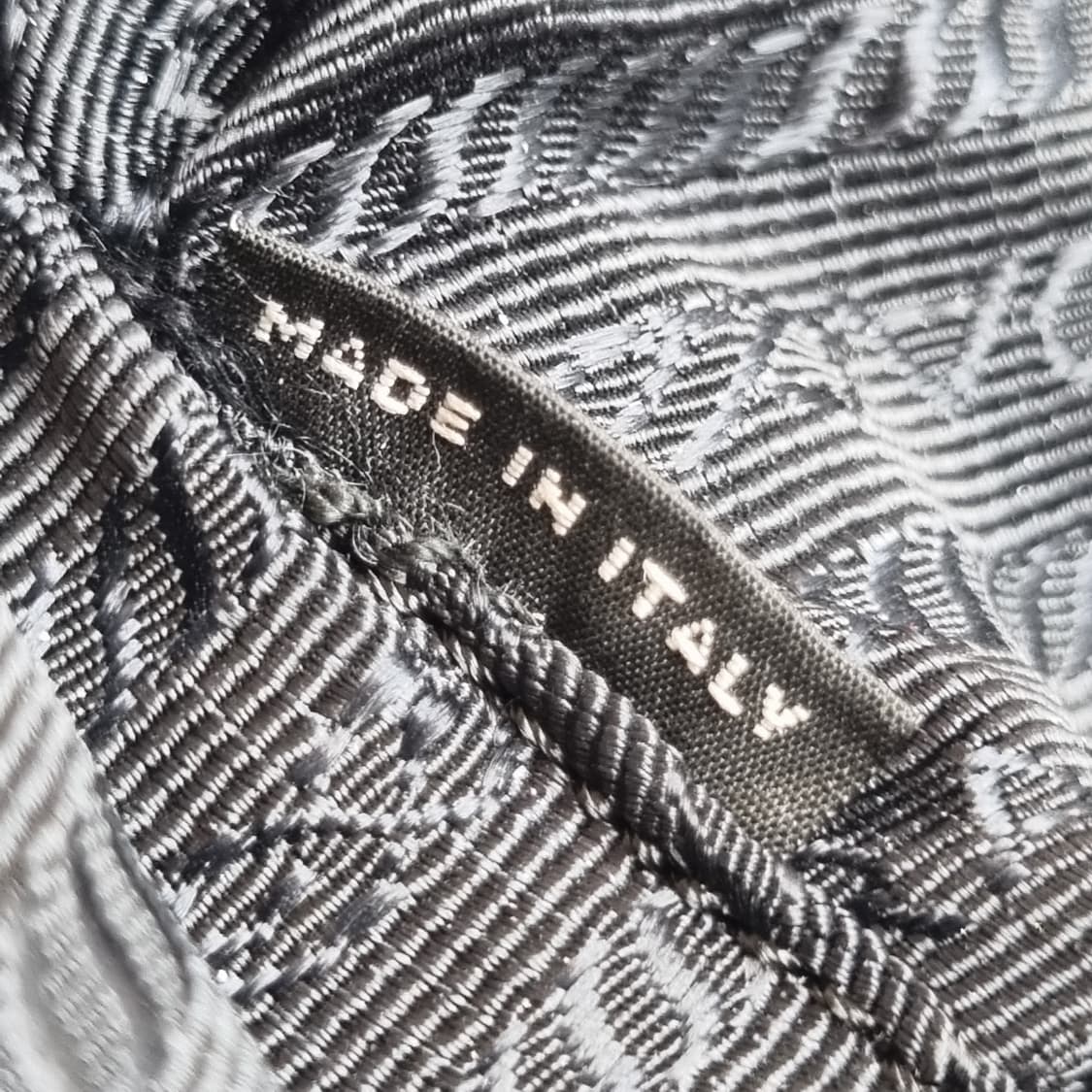 프라다 PRADA 리나일론 바이커백 미듐 크로스백 벨트백(2VH994) 상품이미지10