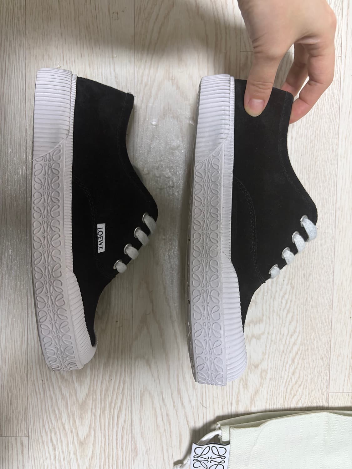 로에베 테라벌카 스니커즈 판매 상품이미지3