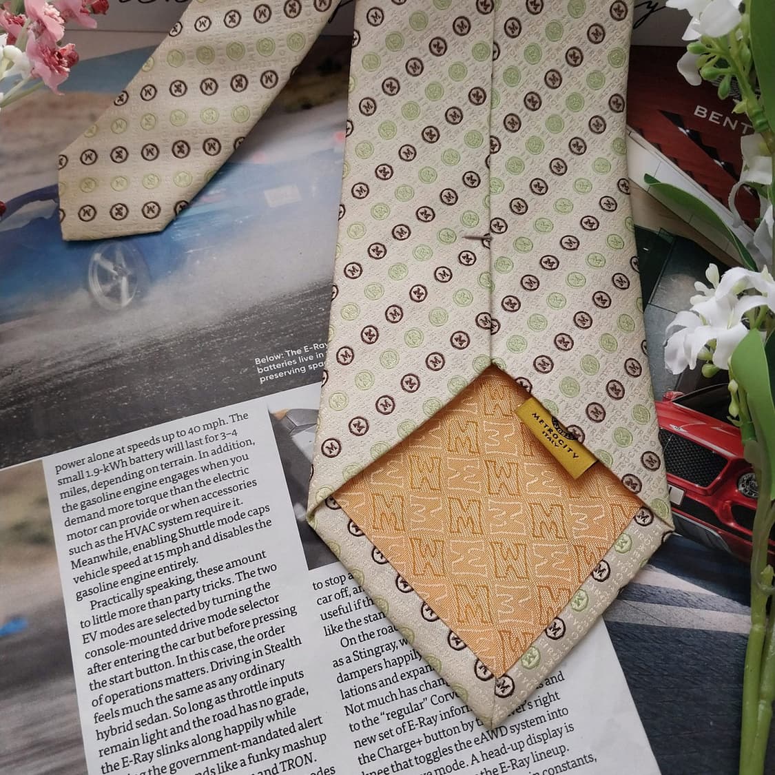 메트로시티 M 자수 패턴 아이보리 넥타이 9.7cm A등급 K1611
 상품이미지7