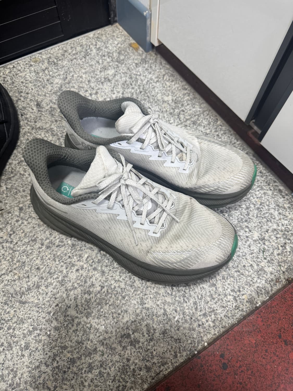 호카오네오네 클리프톤 9 고어택스 270 상품이미지1