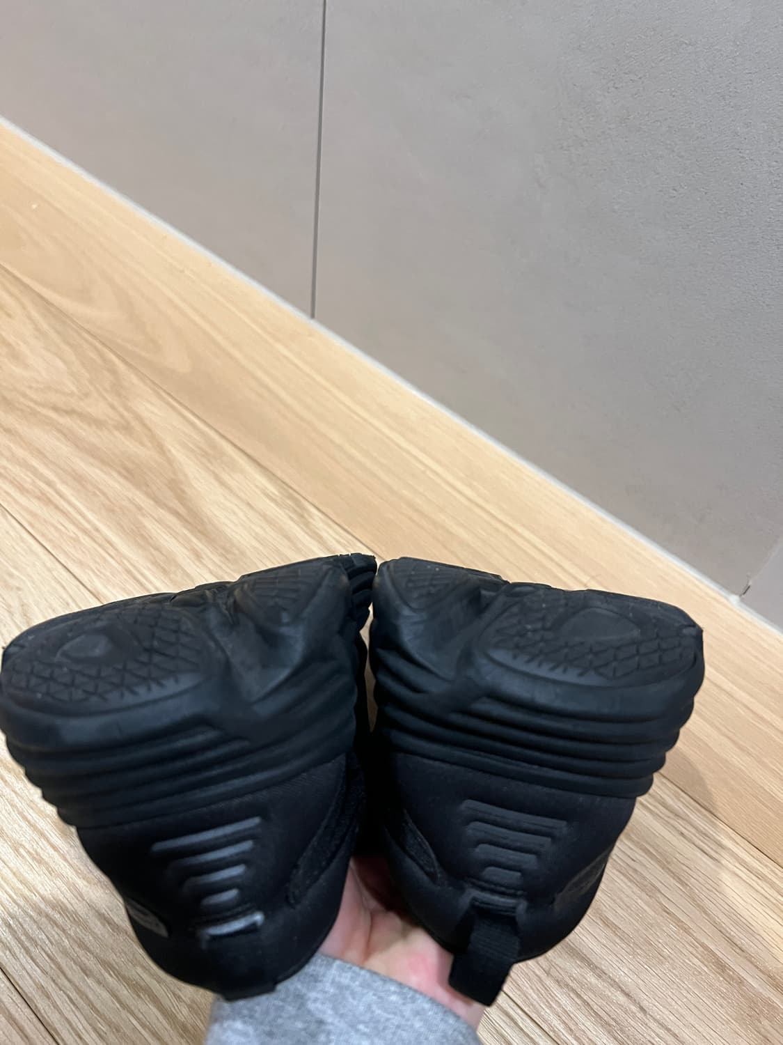 호카 본디 8 블랙 (260) 상품이미지4