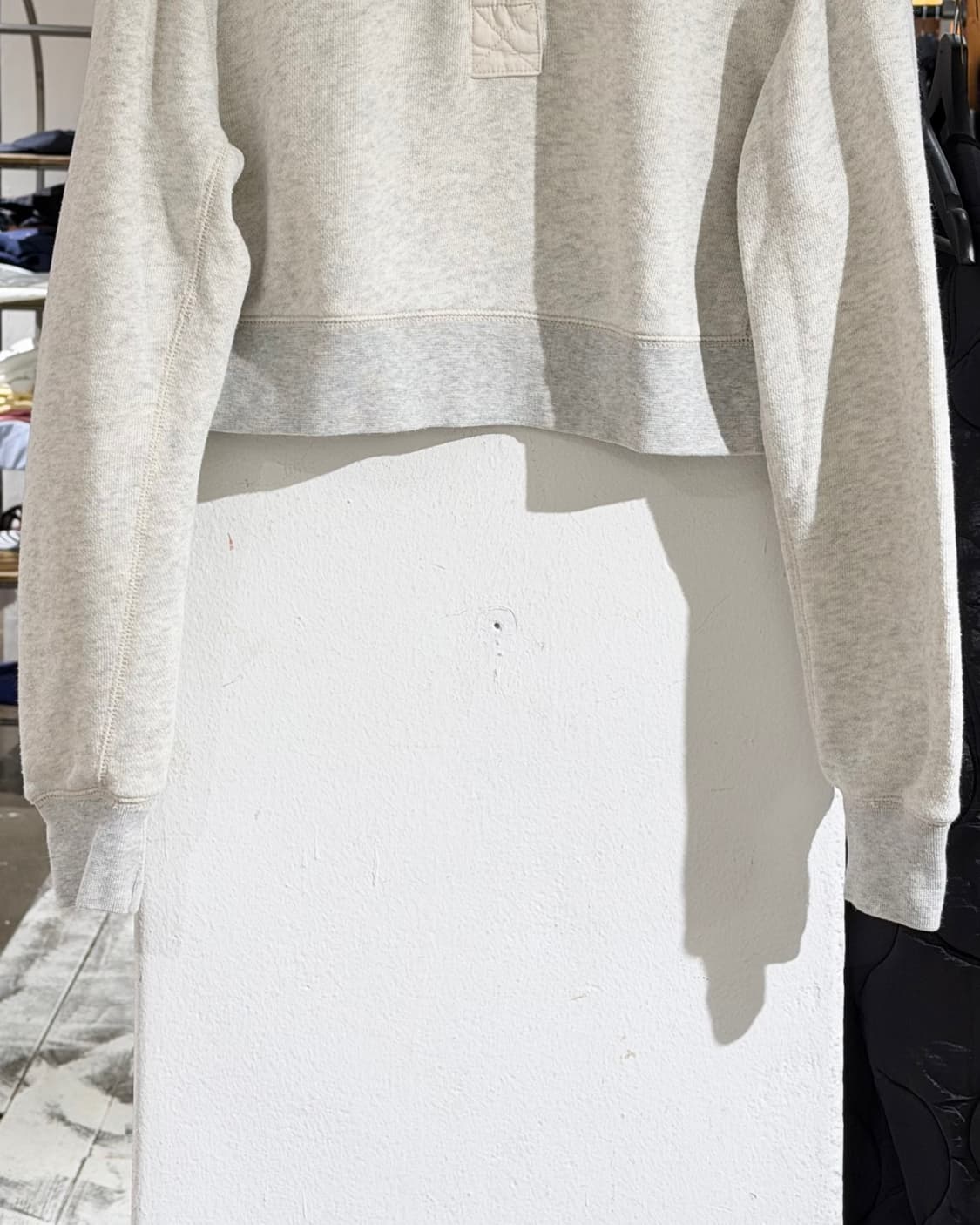 티 바이 알렉산더 왕 라이트 그레이 하이넥 크롭 스웻셔츠 상품이미지5