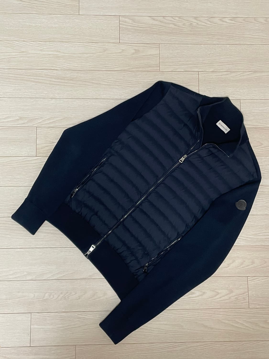 [ M ] 몽클레어 니트패딩 김현우 니트패딩 트리콧 블랙 와펜  상품이미지1