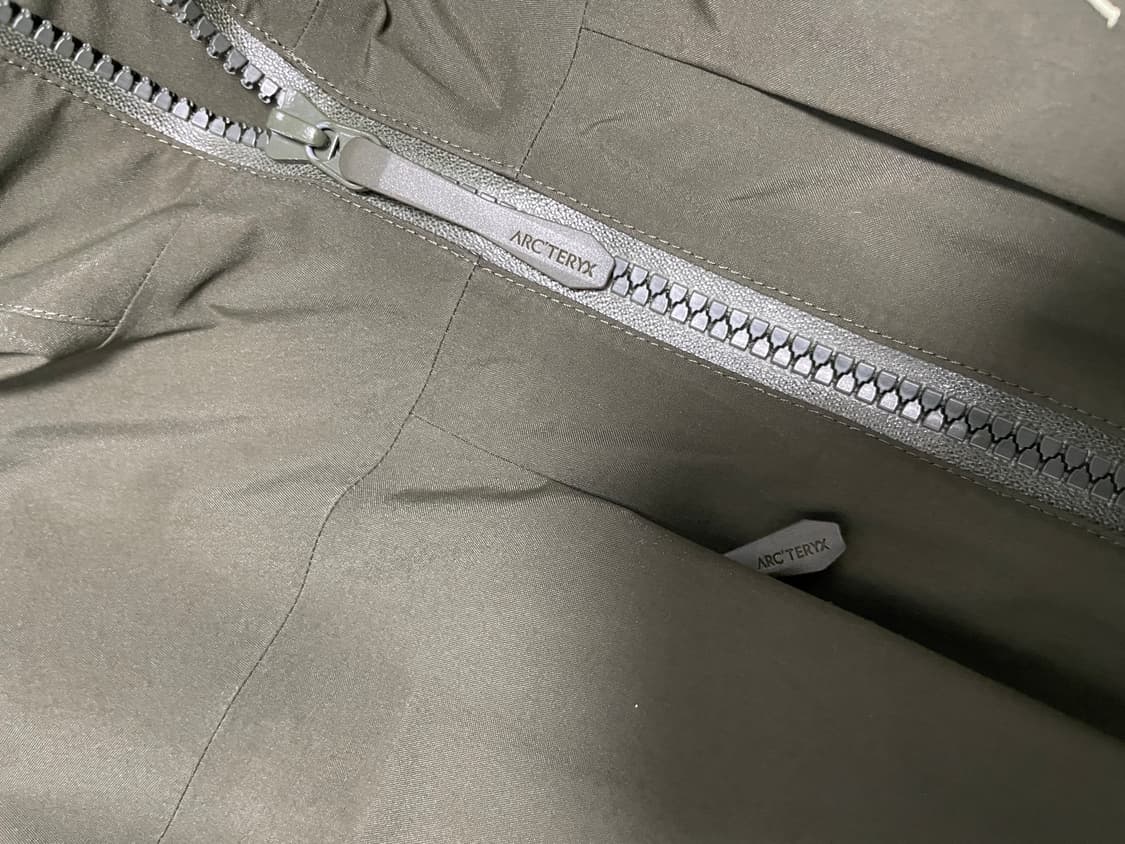 아크테릭스 피션SV 카키색 M사이즈 판매합니다 상품이미지2