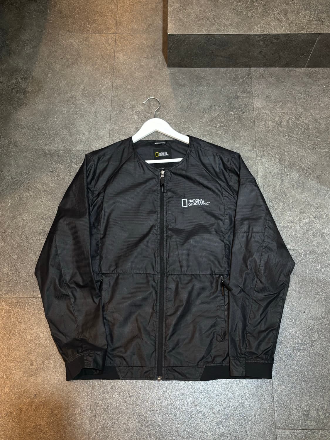 내셔널지오그래픽 집업 블랙 105사이즈 상품이미지2