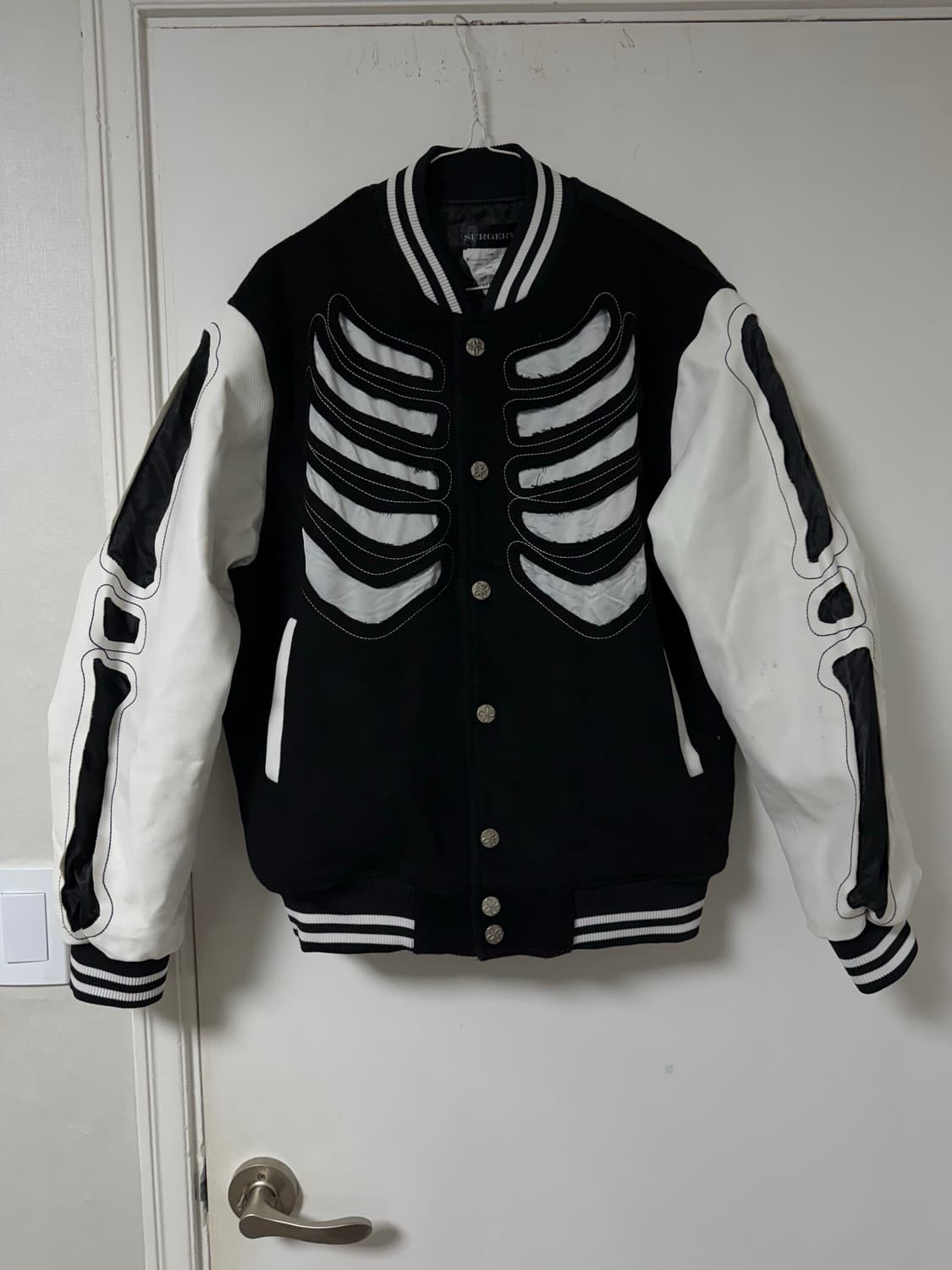 써저리(Surgery)의 본 커팅 울 바시티 안감 패딩재킷 상품이미지3