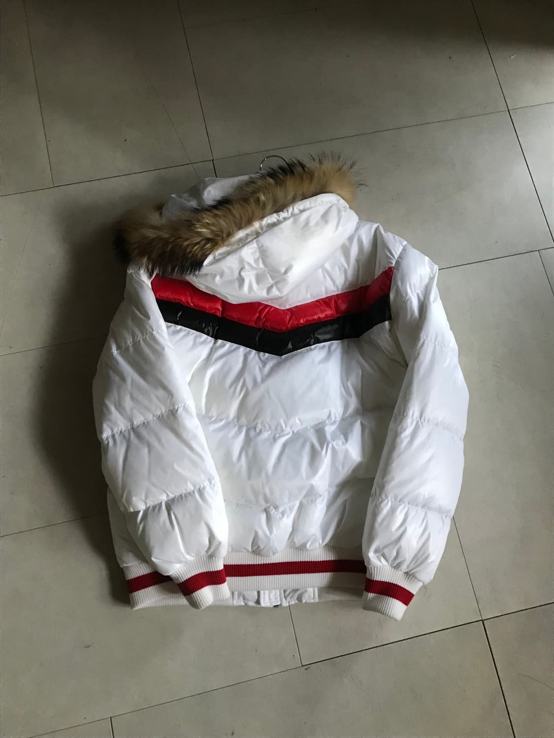 에비수 화이트 울프죠 패딩 상품이미지8