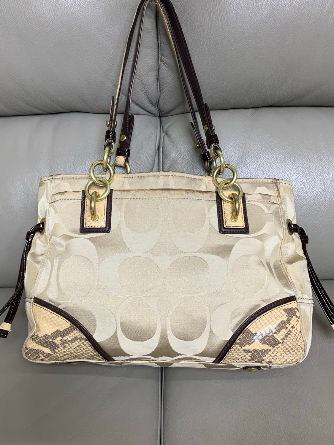코치 시그니처 뱀피 숄더백 y2k 상품이미지3