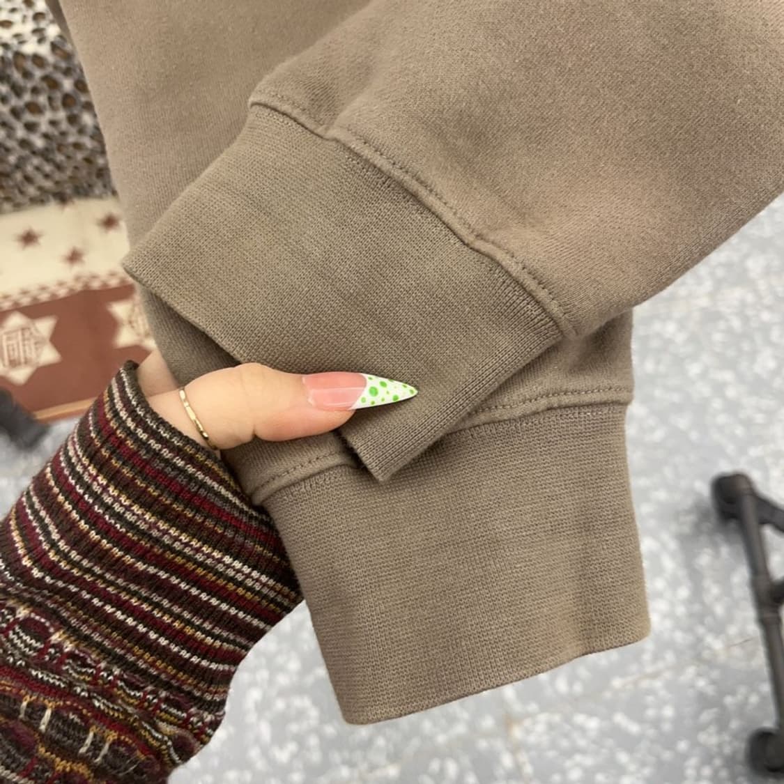 피어 오브 갓 에센셜 모던 캐주얼 백로고 약기모 맨투맨 M C09093 상품이미지7