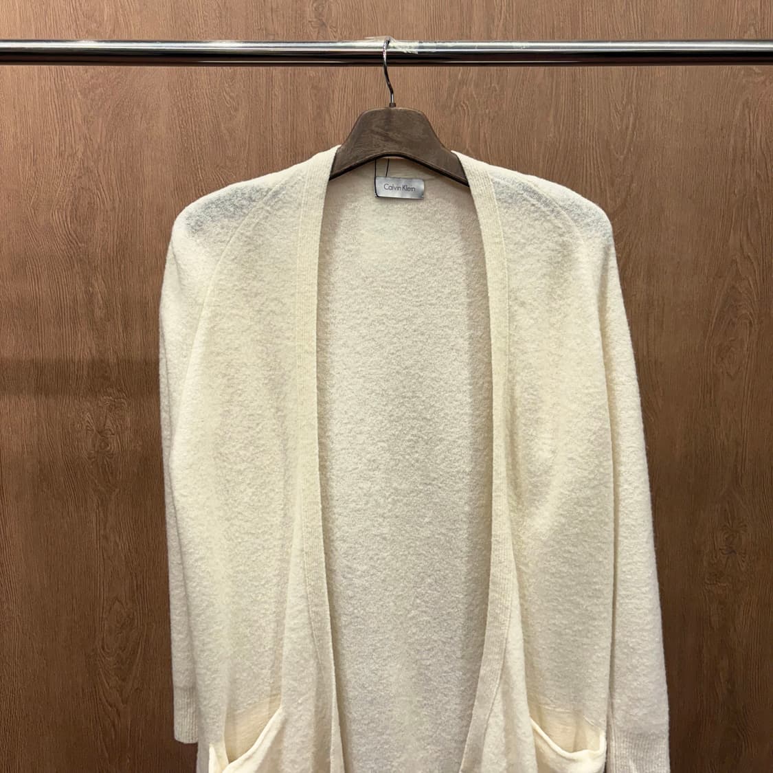 캘빈클라인 래글런 긴팔 니트 가디건 전면부 오픈 디테일 아이보리 상품이미지4