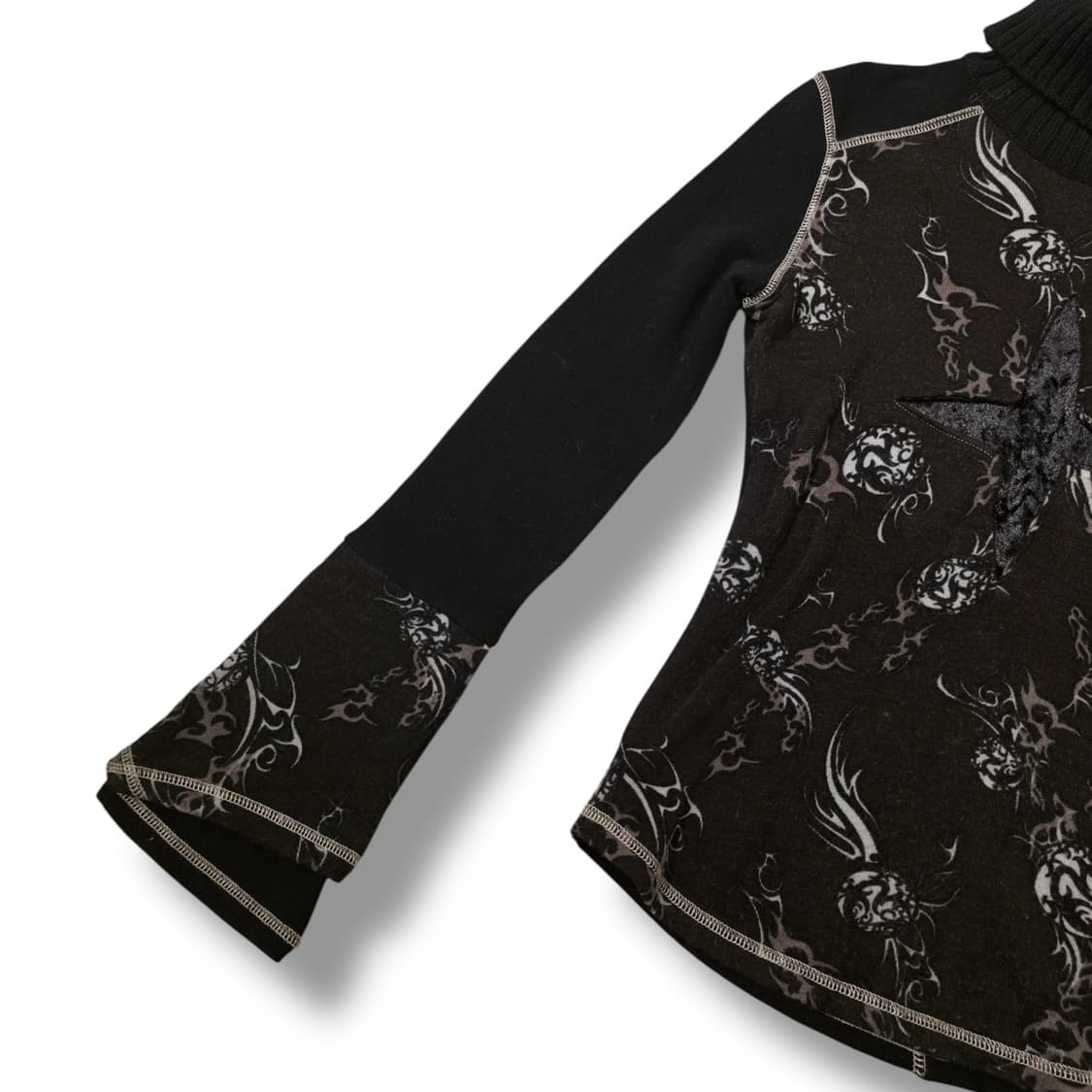 오즈온 고딕 펑크 트라이벌 패턴 폴라 탑 상품이미지4