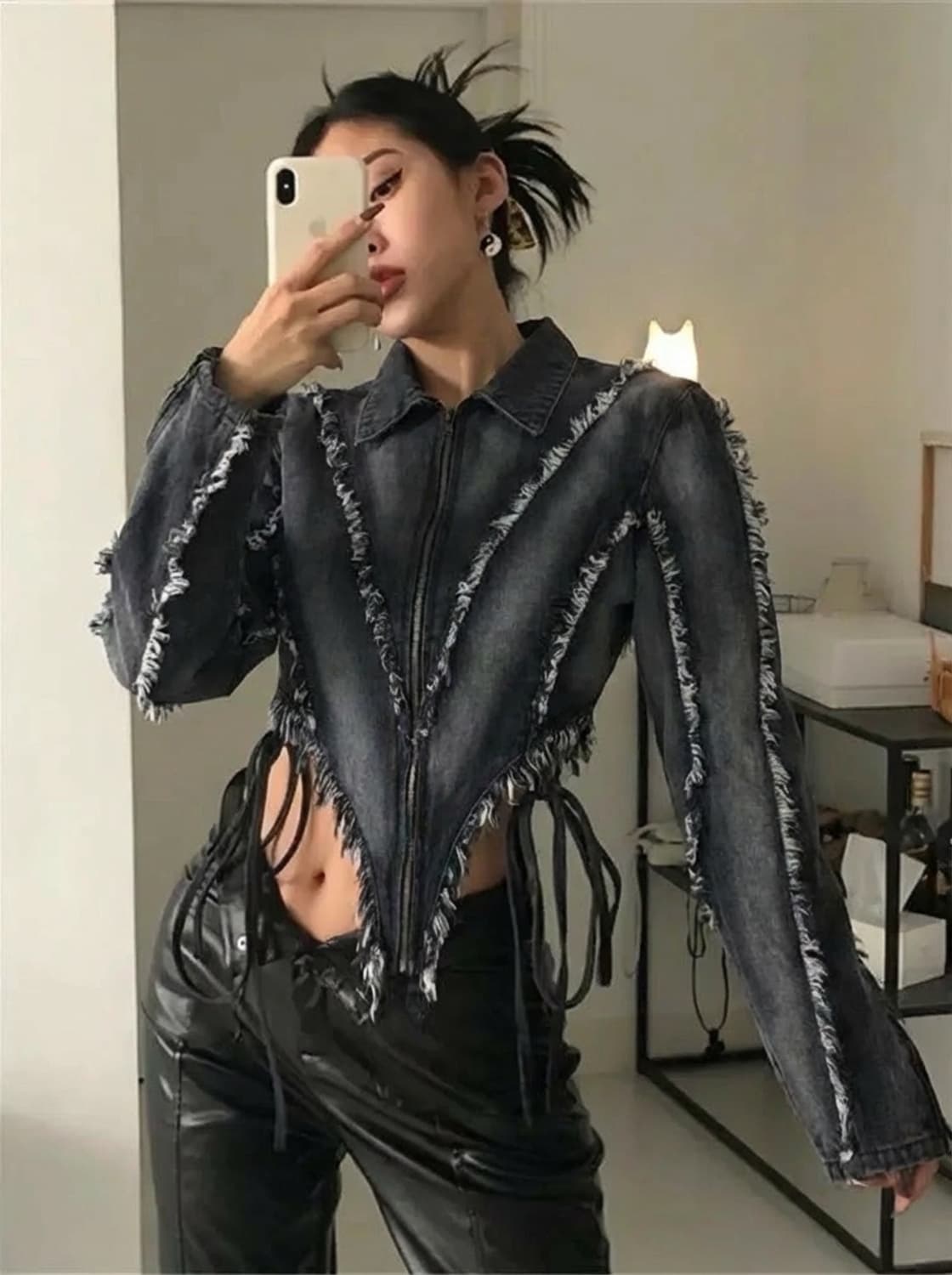 BAD BLOOD 트위스트 프레이드 데님 컷오프 자켓 상품이미지1