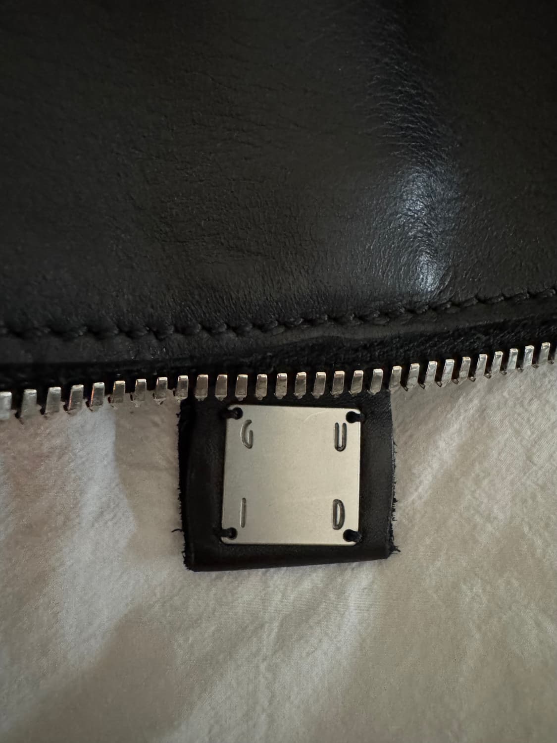 구이디 Q10M 레더백 블랙 상품이미지4