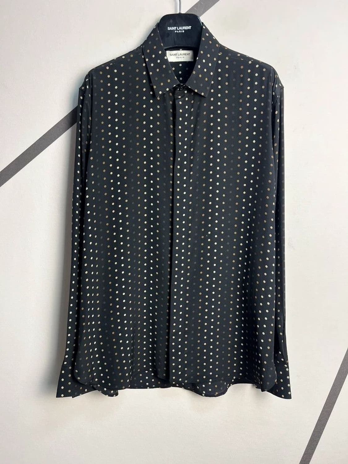 [강동원님 착용] 생로랑 23ss 폴카닷 이브카라 셔츠 상품이미지5