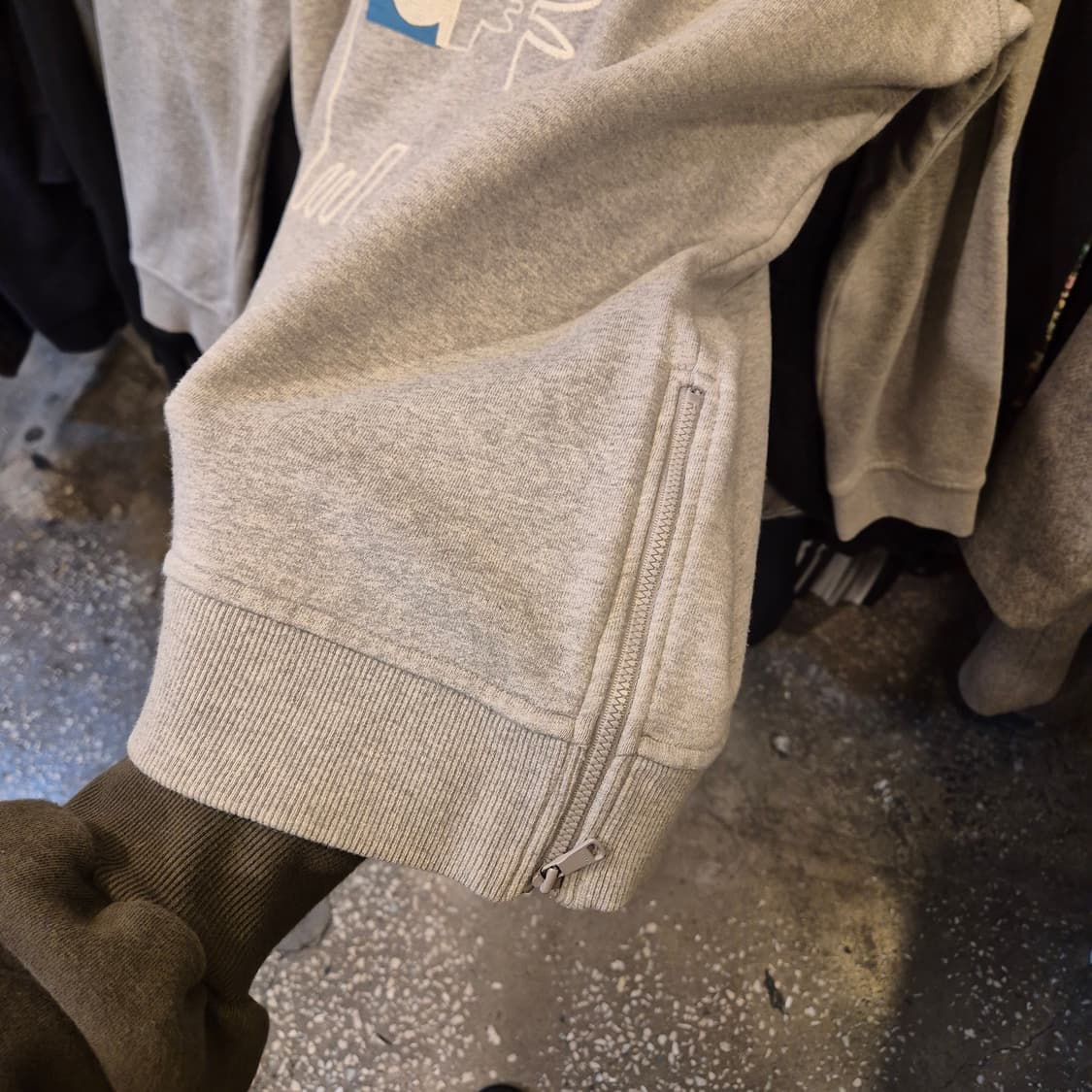 (실사이즈-105) 헤지스 그레이 맨투맨  상품이미지5