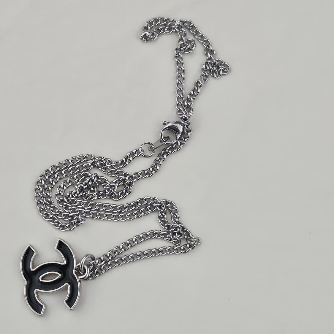 샤넬 빈티지 업사이클링 목걸이 제니 블랙 CC로고 상품이미지4