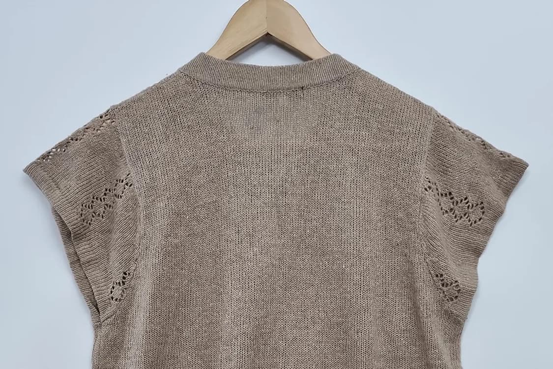 VENTICELLO 베이지 레트로 펀칭 민소매 가디건  상품이미지6