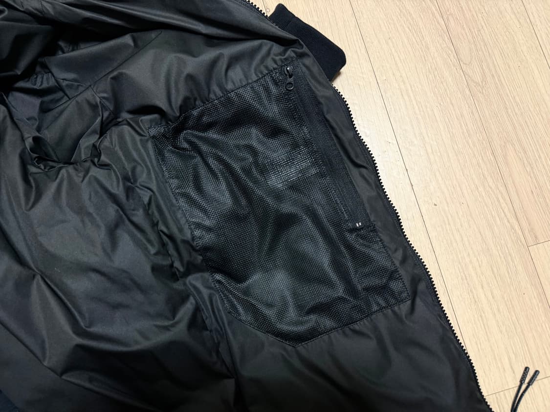 띠어리(Theory) Down Bomber Storm 경량 패딩 M 상품이미지4