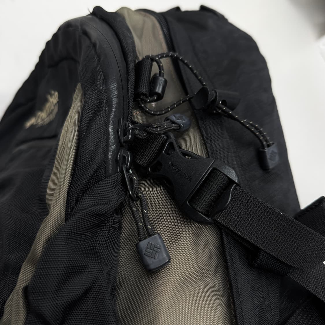 컬럼비아 고프코어 카키 배색 테크니컬 백팩 상품이미지6