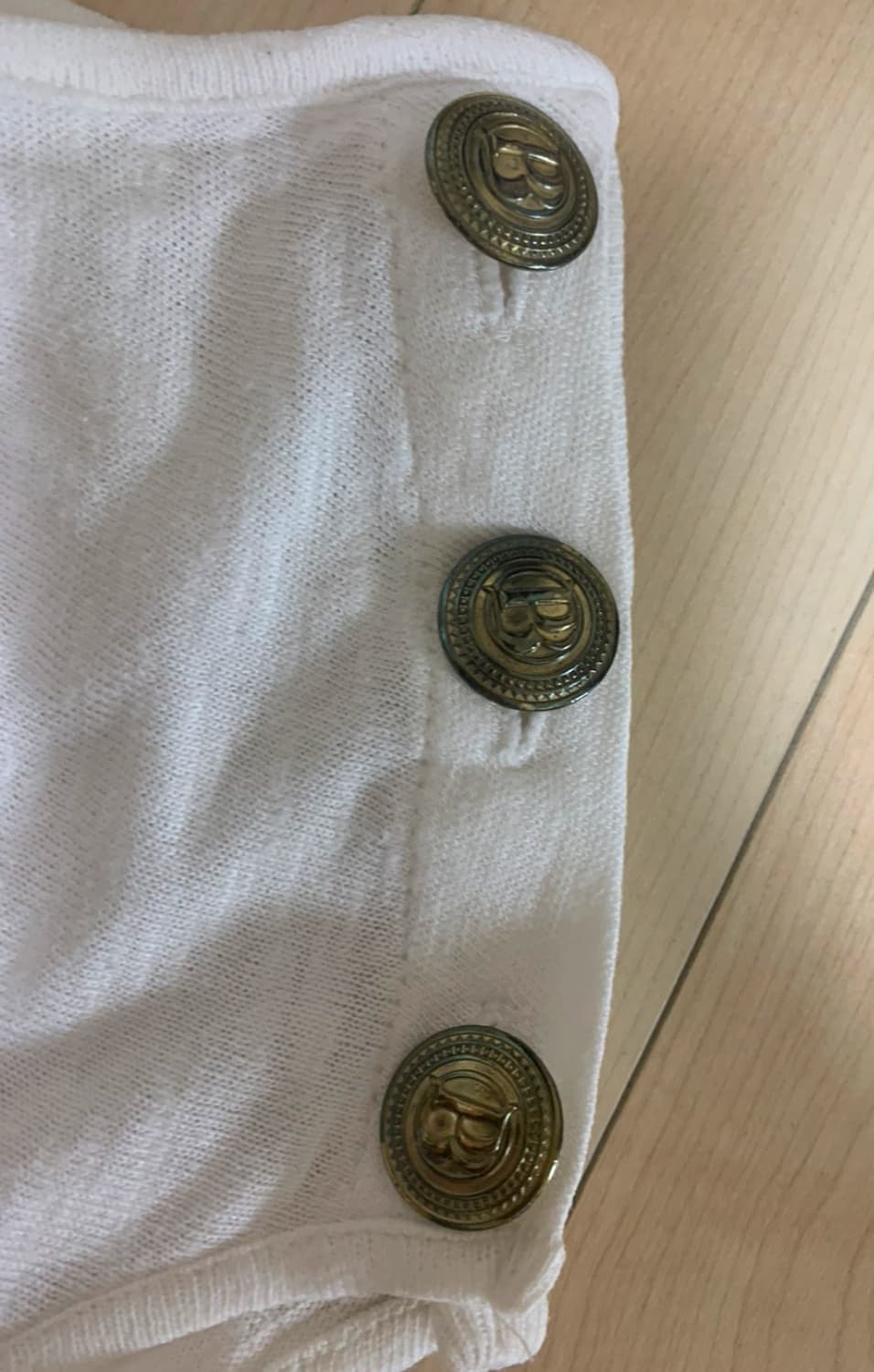 발망 Balmain 숄더 버튼 로고 프린트 민소매 나시 탑 상품이미지4