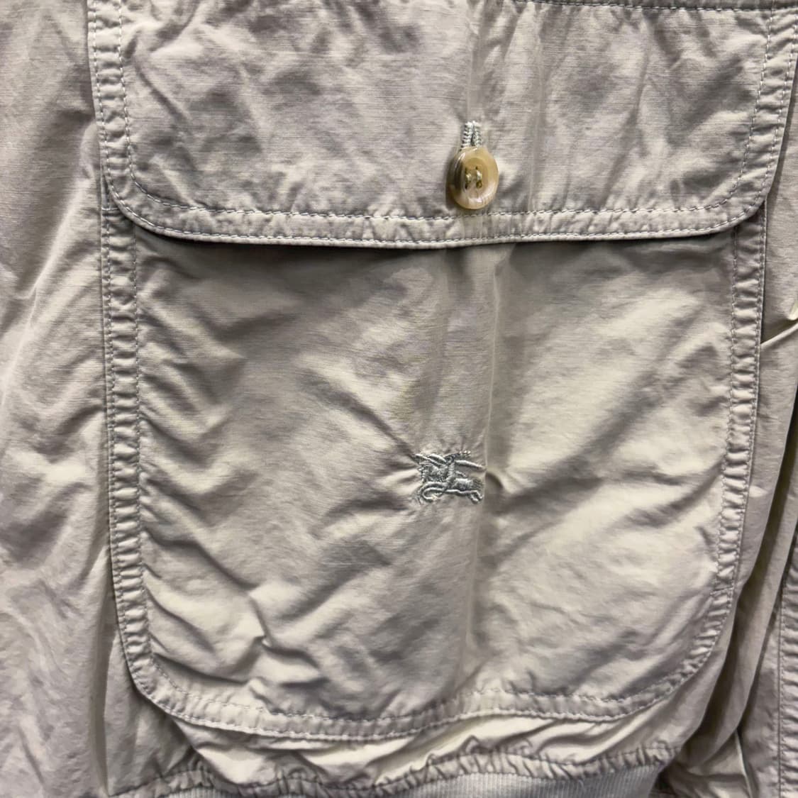 버버리 라이트 집업 자켓 로고 자수 플랩 포켓 밑단 밴딩 라이트 옐로우 상품이미지6