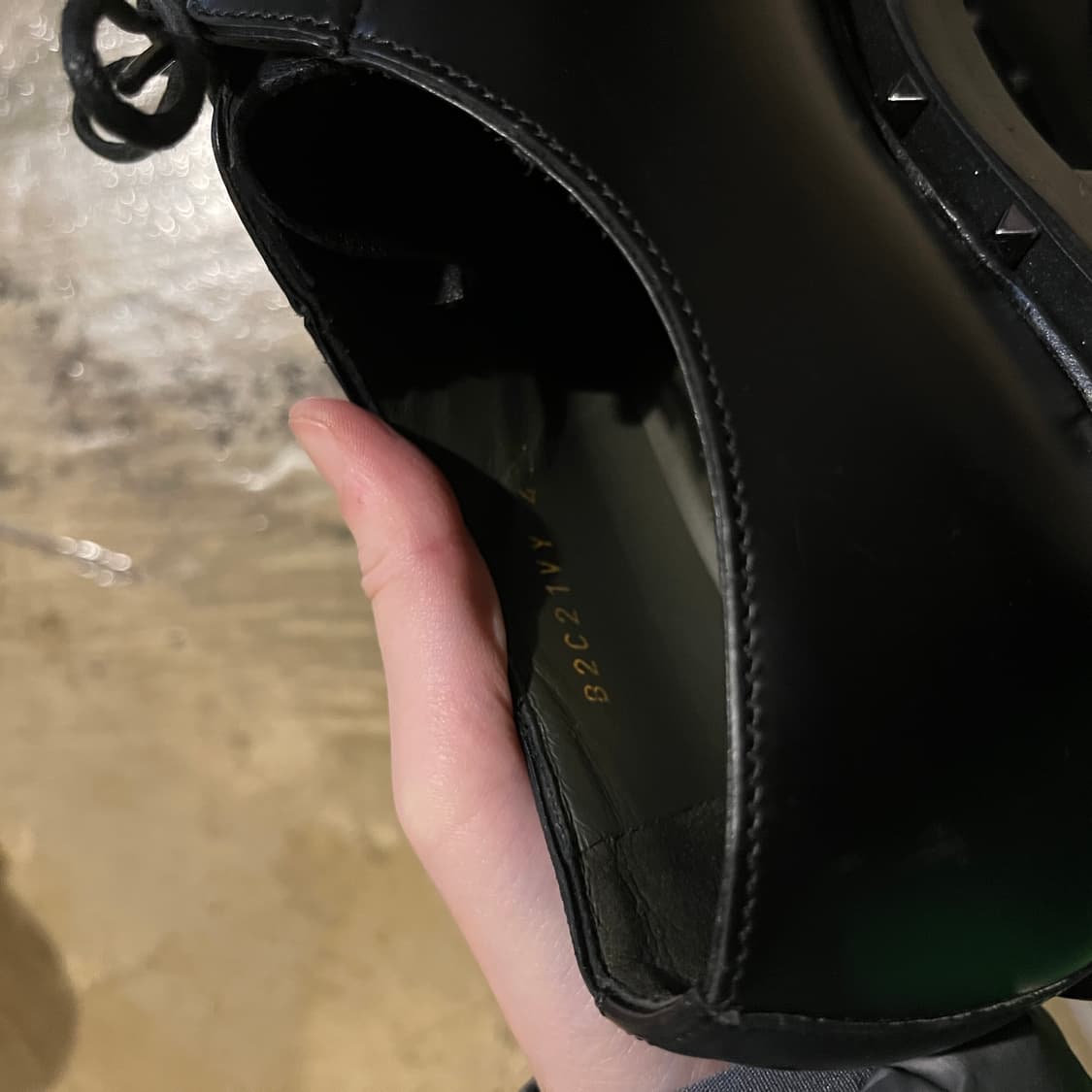 발렌티노 락스터드 블랙 더비 슈즈 상품이미지8