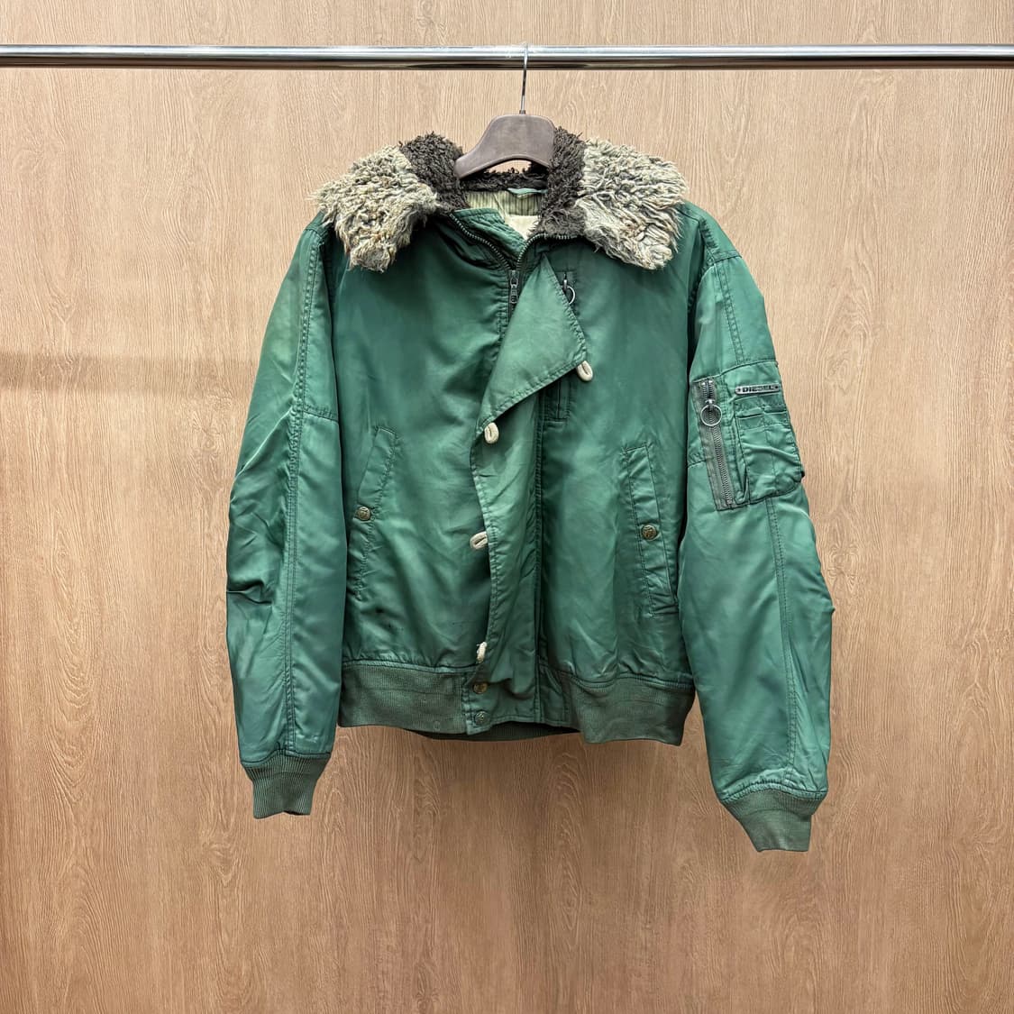 디젤 파일럿 항공 점퍼 페이크 퍼 카라 후드 밀리터리 포켓 디테일 카키 상품이미지2