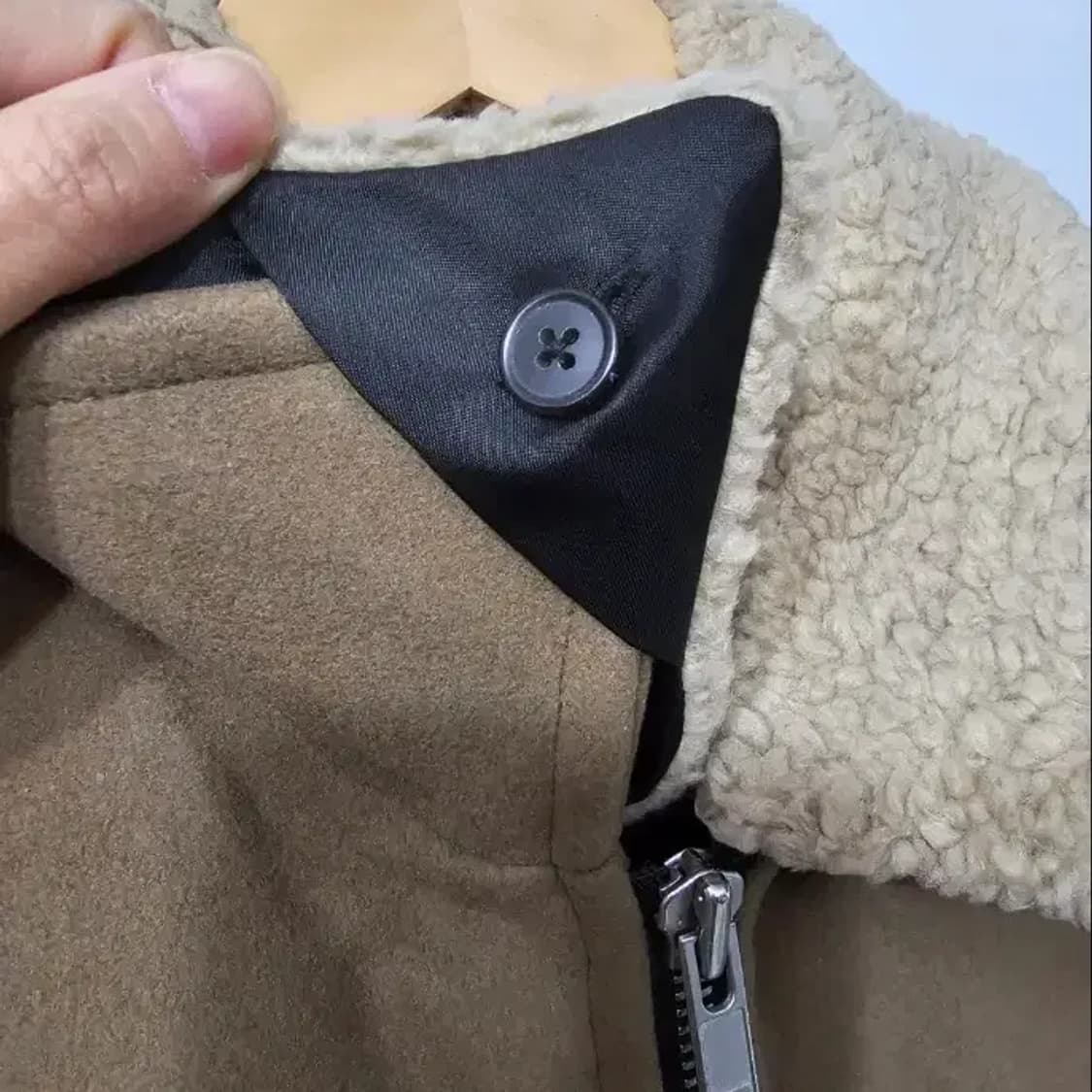 띠어리 남성 무스탕 점퍼 카키 95~100 상품이미지3