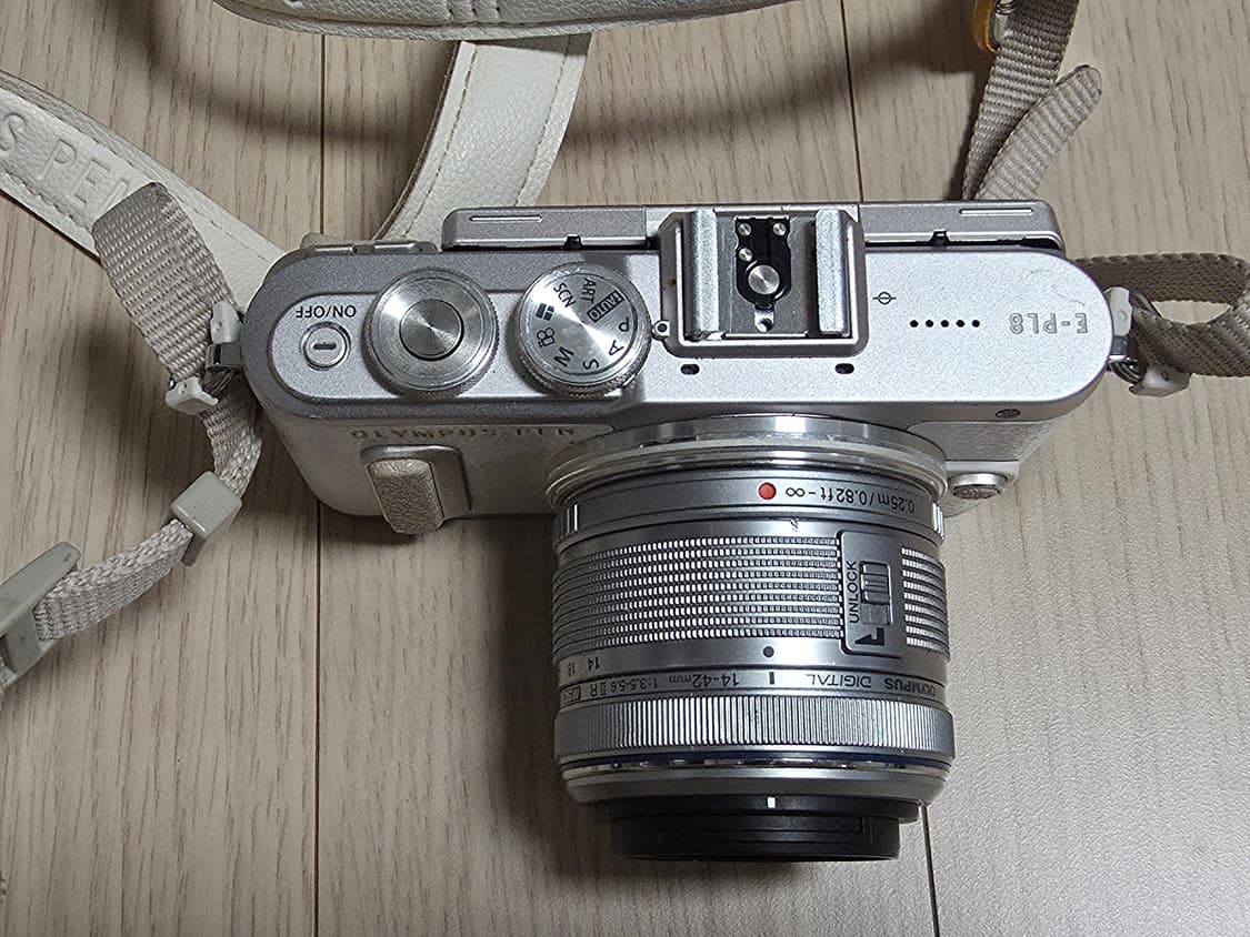 올림푸스 펜 E-PL8 미러리스 디지털카메라 상품이미지2