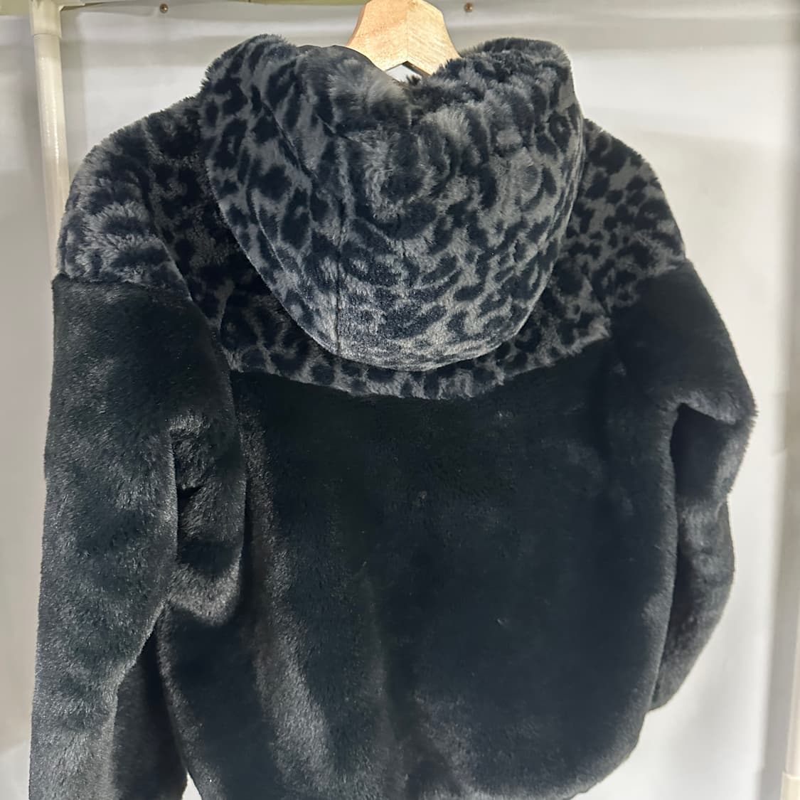 나이키 우먼스 레오파드 퍼 자켓 상품이미지3