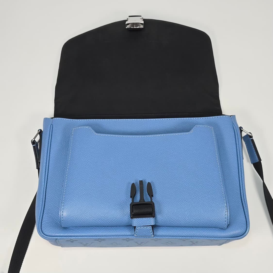 루이비통 타이가라마 뉴 메신저 크로스백 상품이미지7