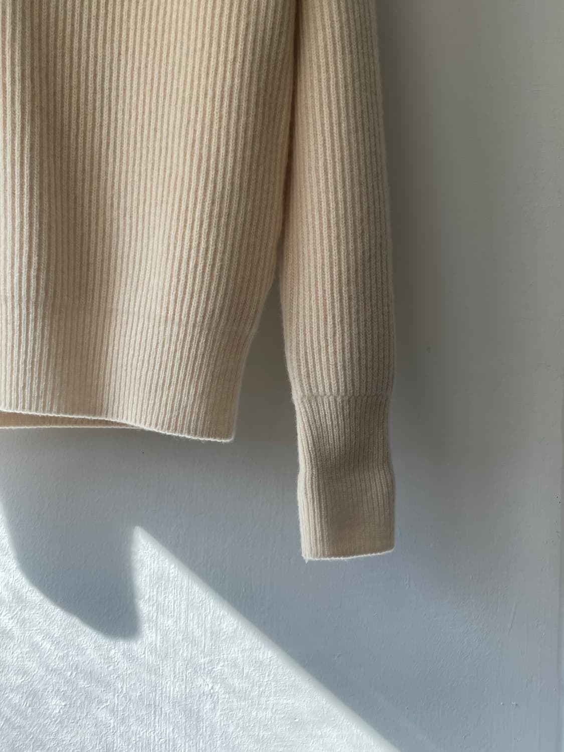 라벨 아카이브 메리노 파인울 브이넥 니트 크림(1) 새상품(내용필) 상품이미지4