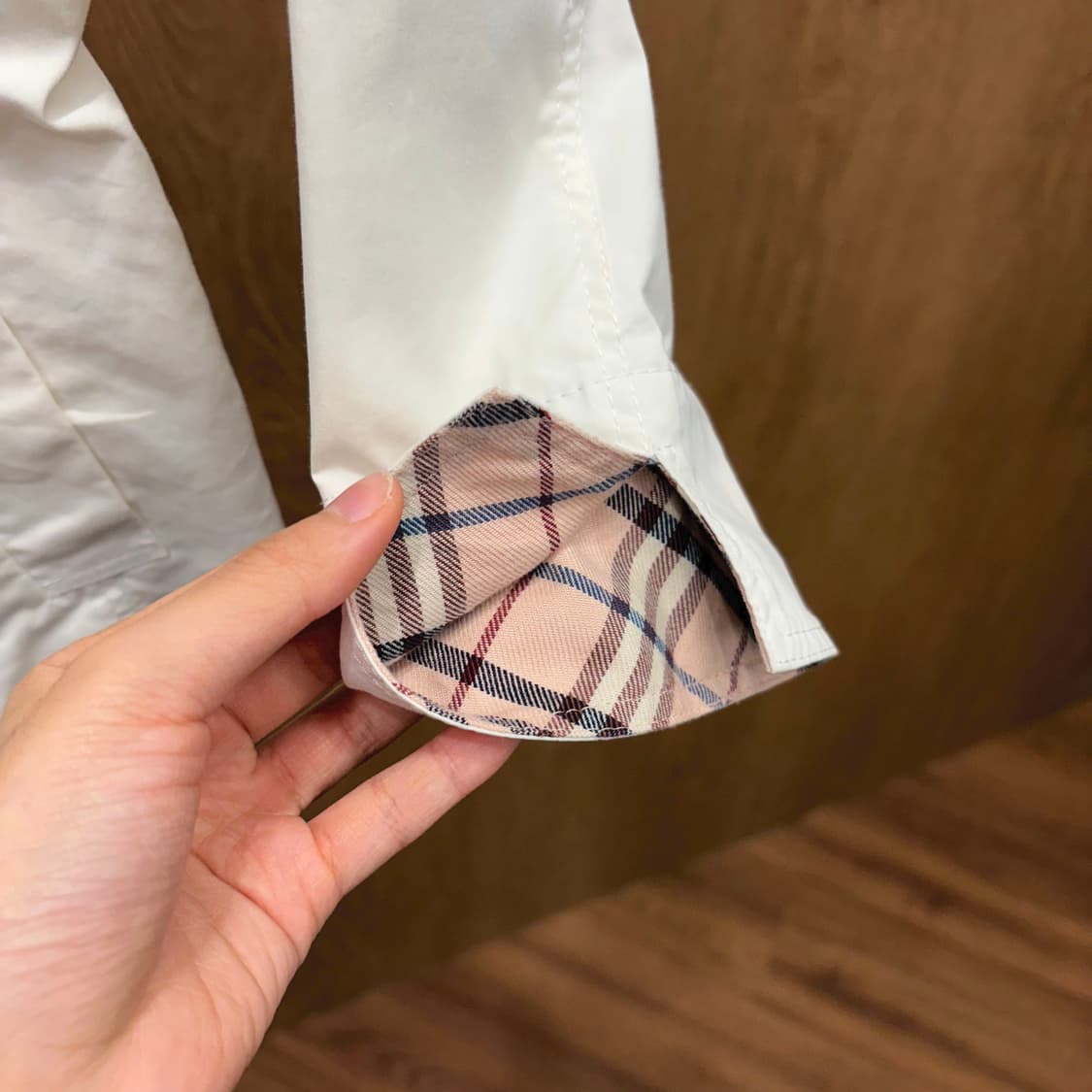 버버리 블레이저 카라 버튼 디테일 슬림핏 화이트 상품이미지5