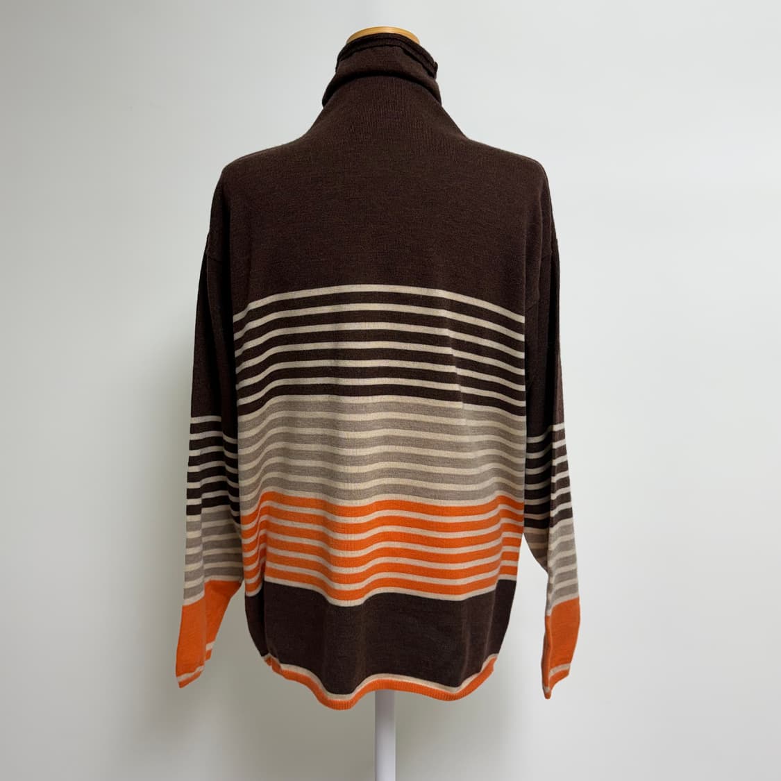 [울 100%] 브라운 오렌지 스트라이프 터틀넥 니트 상품이미지3