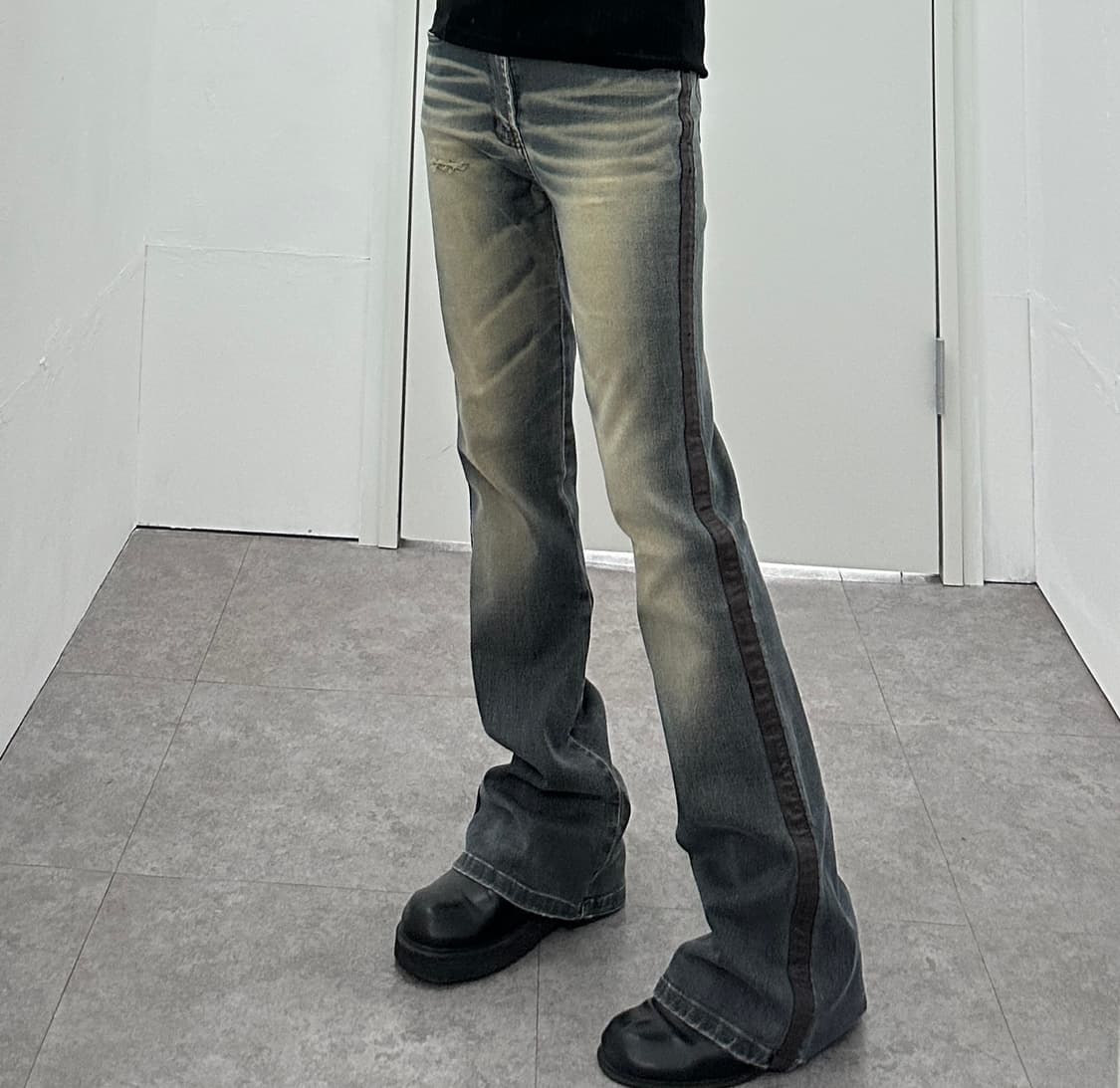 INTERFLOW side leather denim flare pants 상품이미지7