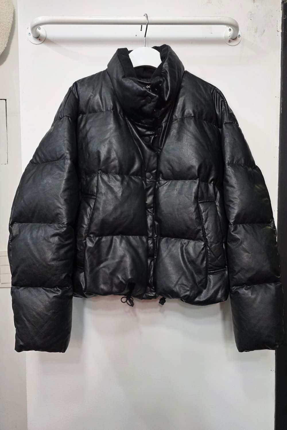 스튜디오 톰보이 여성 레더 덕다운 패딩 상품이미지1