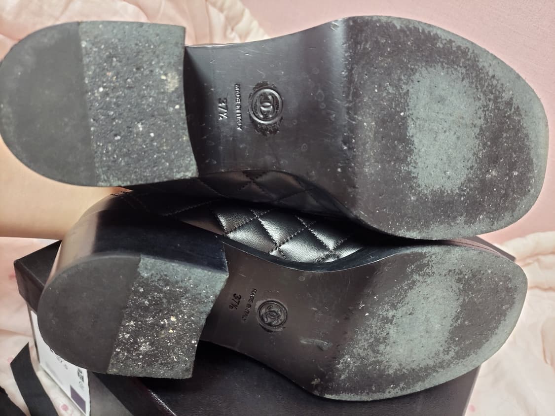 정품)최저가급처5번정도신은 상태좋은!샤넬 CC 하트 로고 퀄팅 로퍼 구두 상품이미지10