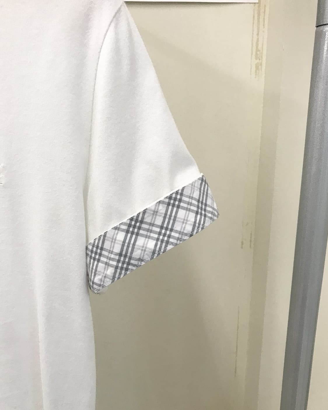 버버리 로고 브이넥 반팔티 상품이미지4