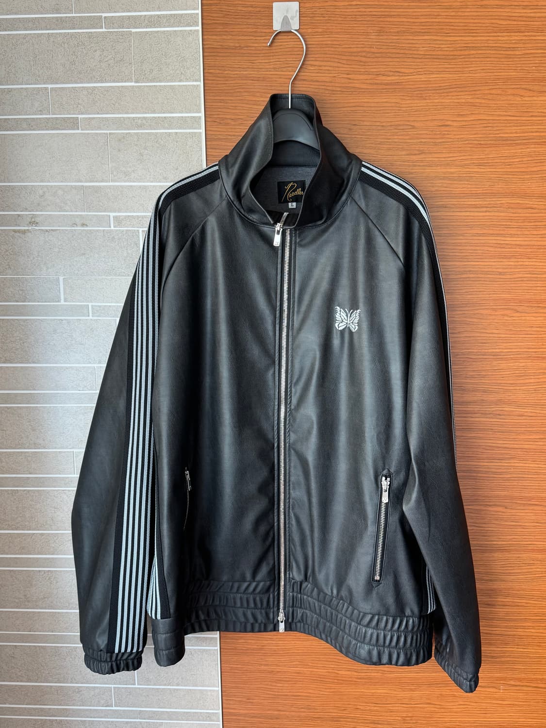 니들스 레더 트랙 자켓 LHP 한정 상품이미지3