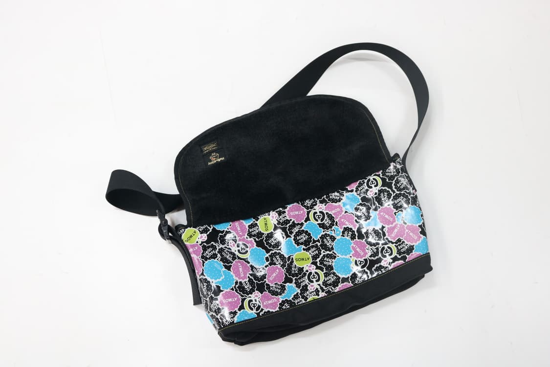 포터 × 아트모스 × HELLO KITTY 콜라보 벨루아 메신저백 상품이미지7