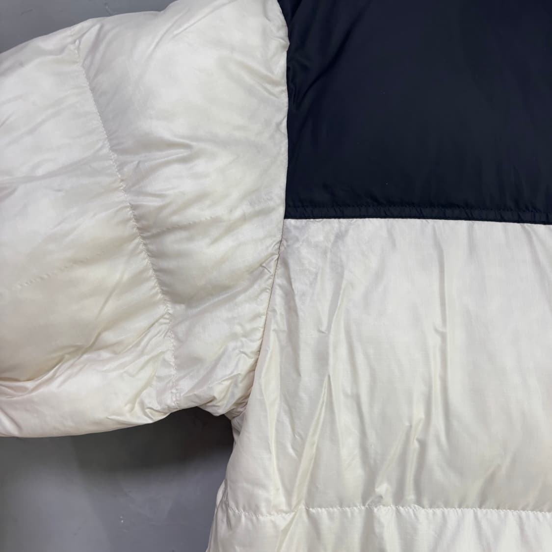 노스페이스 700 눕시 온볼 다운 패딩 화이트 아이보리 상품이미지5