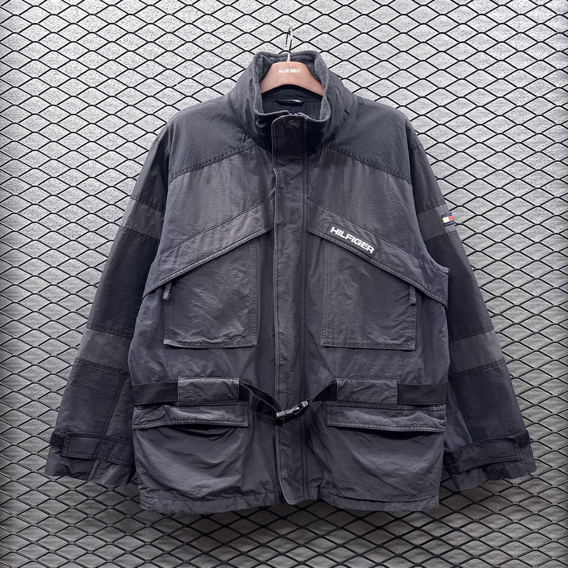 타미힐피거 아웃도어 테크자켓 기모안감 버클 디테일 차콜 상품이미지2
