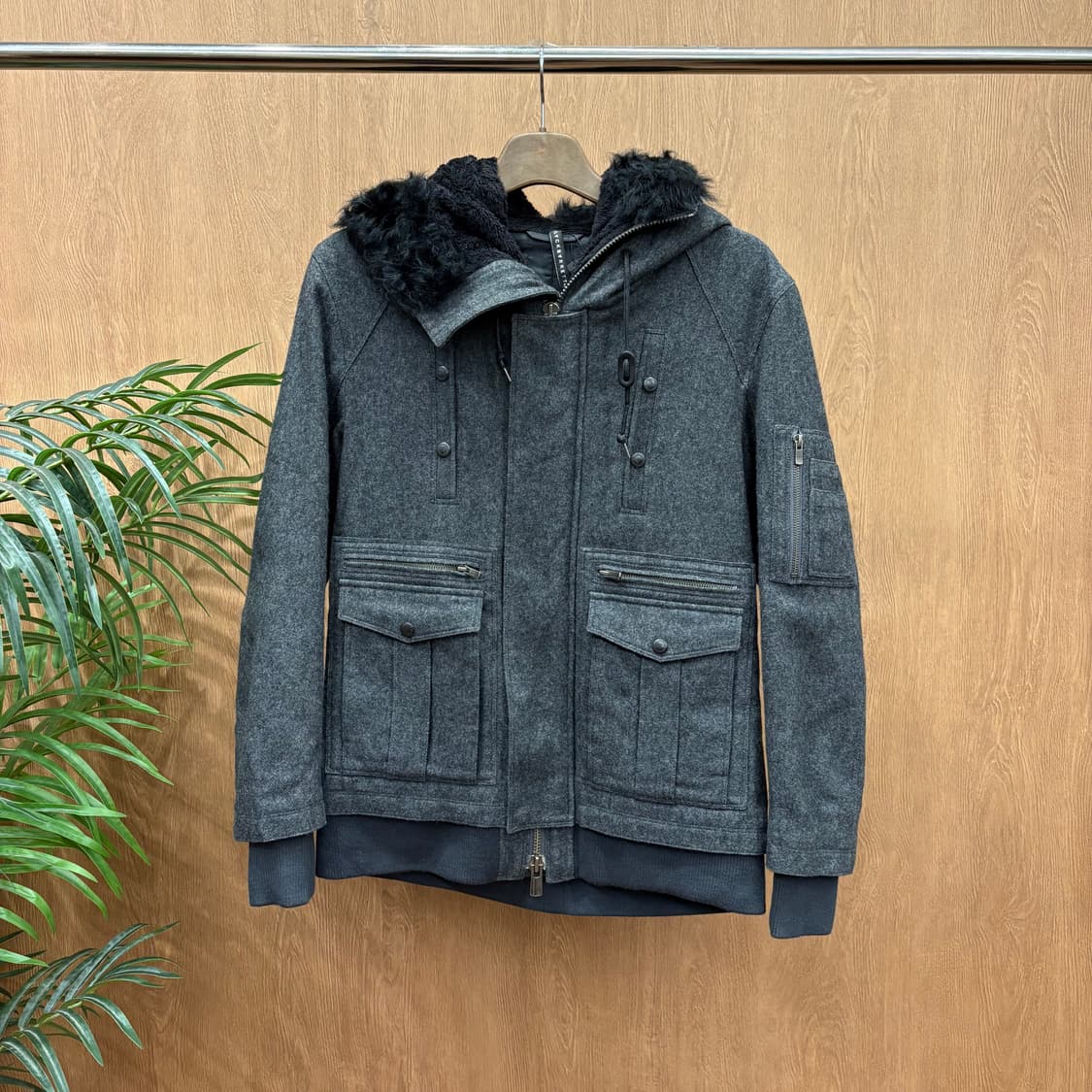 닐 바렛 울 블렌드 캐주얼 자켓 후드 안감 퍼 혼합 포켓 디테일 차콜 상품이미지1