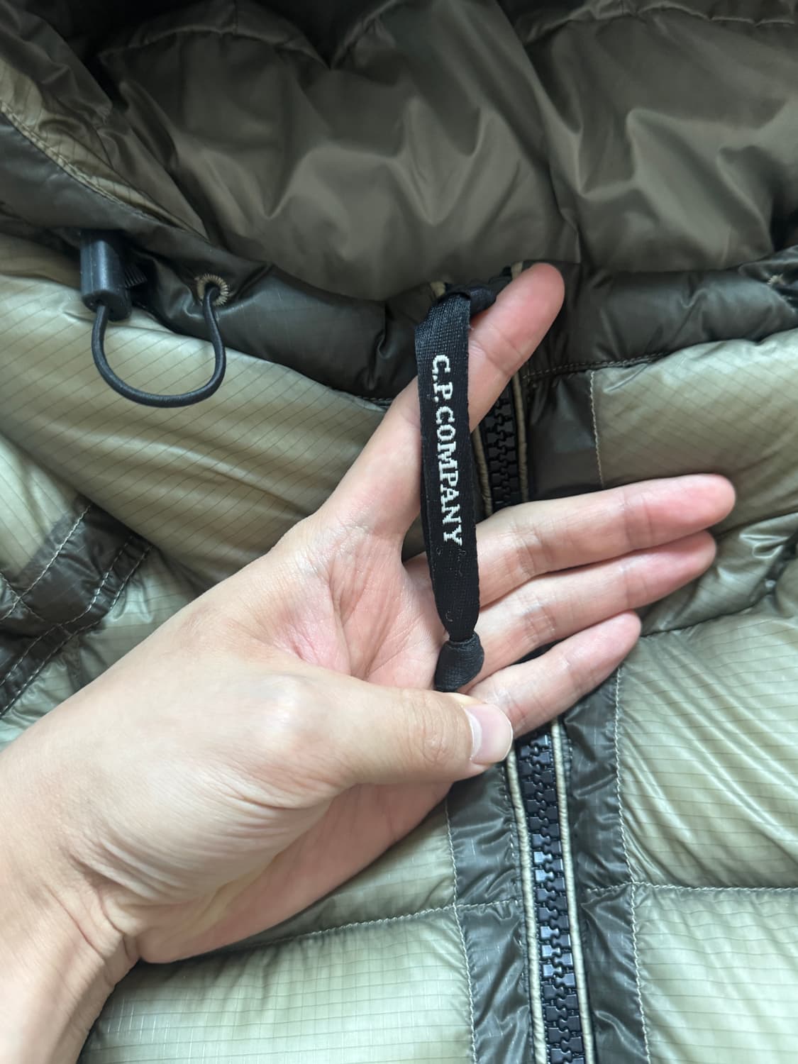 [M] C.P. 컴퍼니 디디쉘 D.D. 쉘 후드 다운 자켓 펀가이그레이 상품이미지3