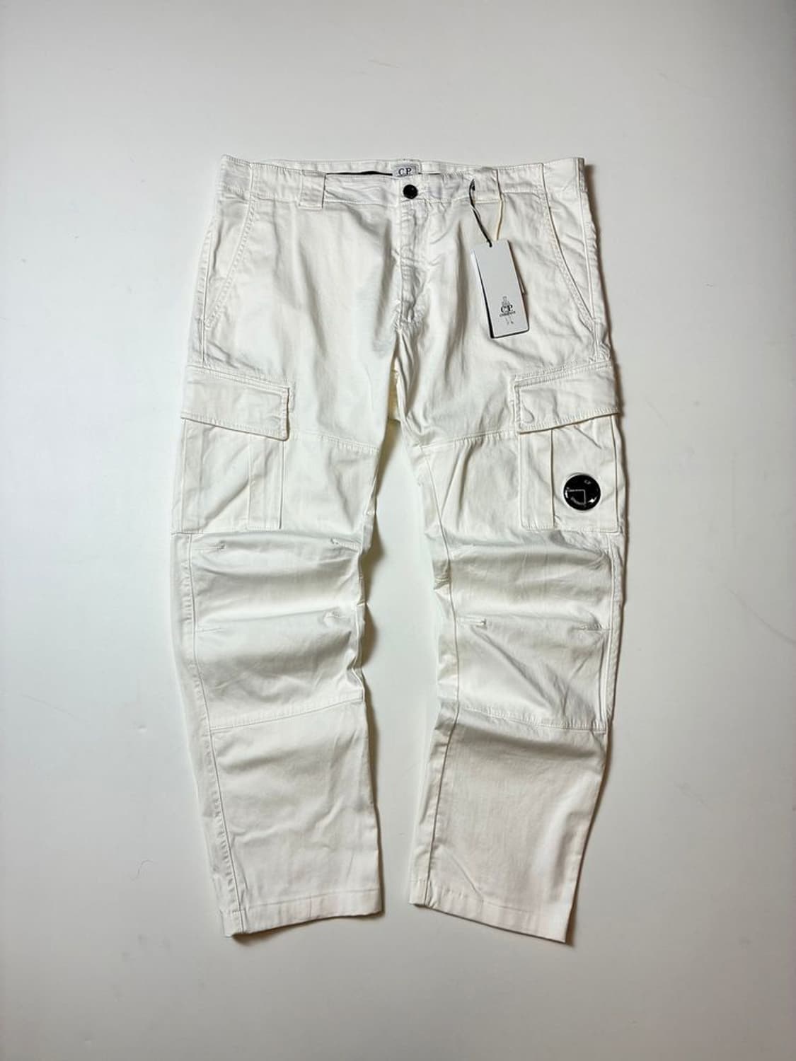 CP컴퍼니 사틴 스트레치 렌즈 포켓 팬츠 PN8356 상품이미지1