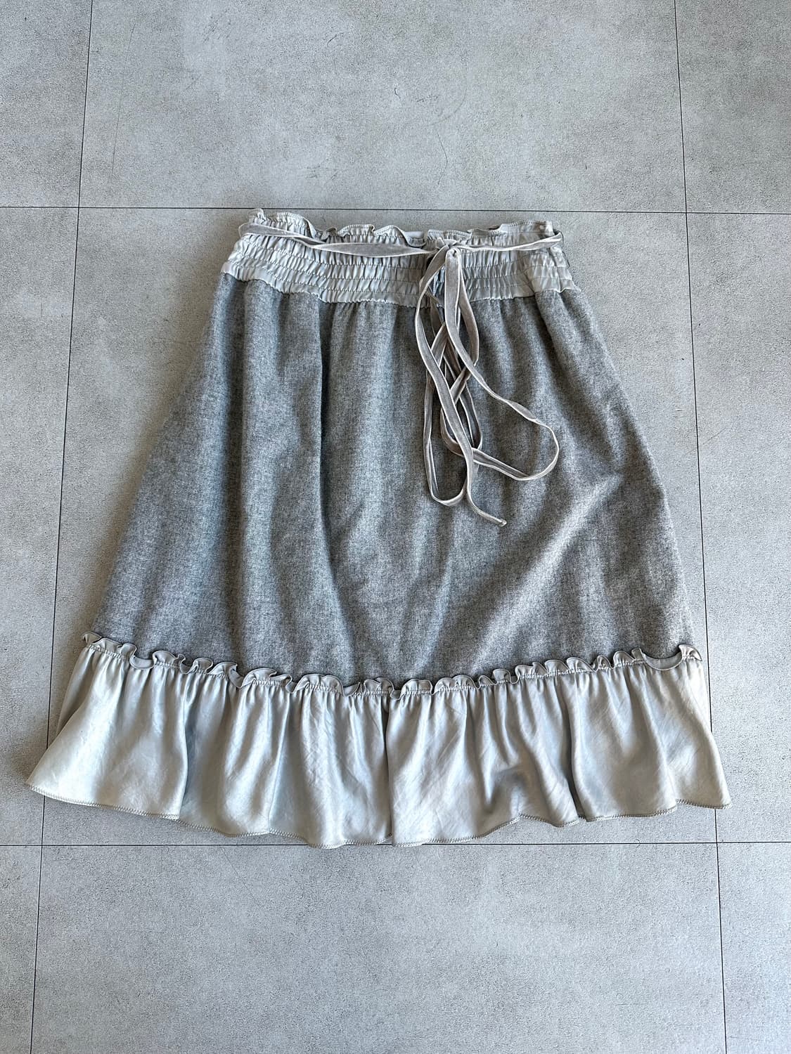 버버리 그레이 프릴 밴딩 미디 스커트 상품이미지3