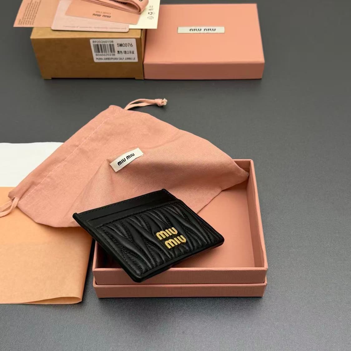 미우 미우 마테라쎄 나파 가죽 카드 홀더 블랙 상품이미지5